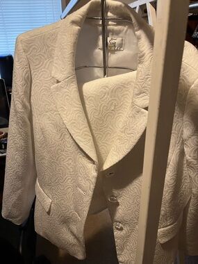Elegant White Textured Women's Blazer Jacket with matching skirt size 18
